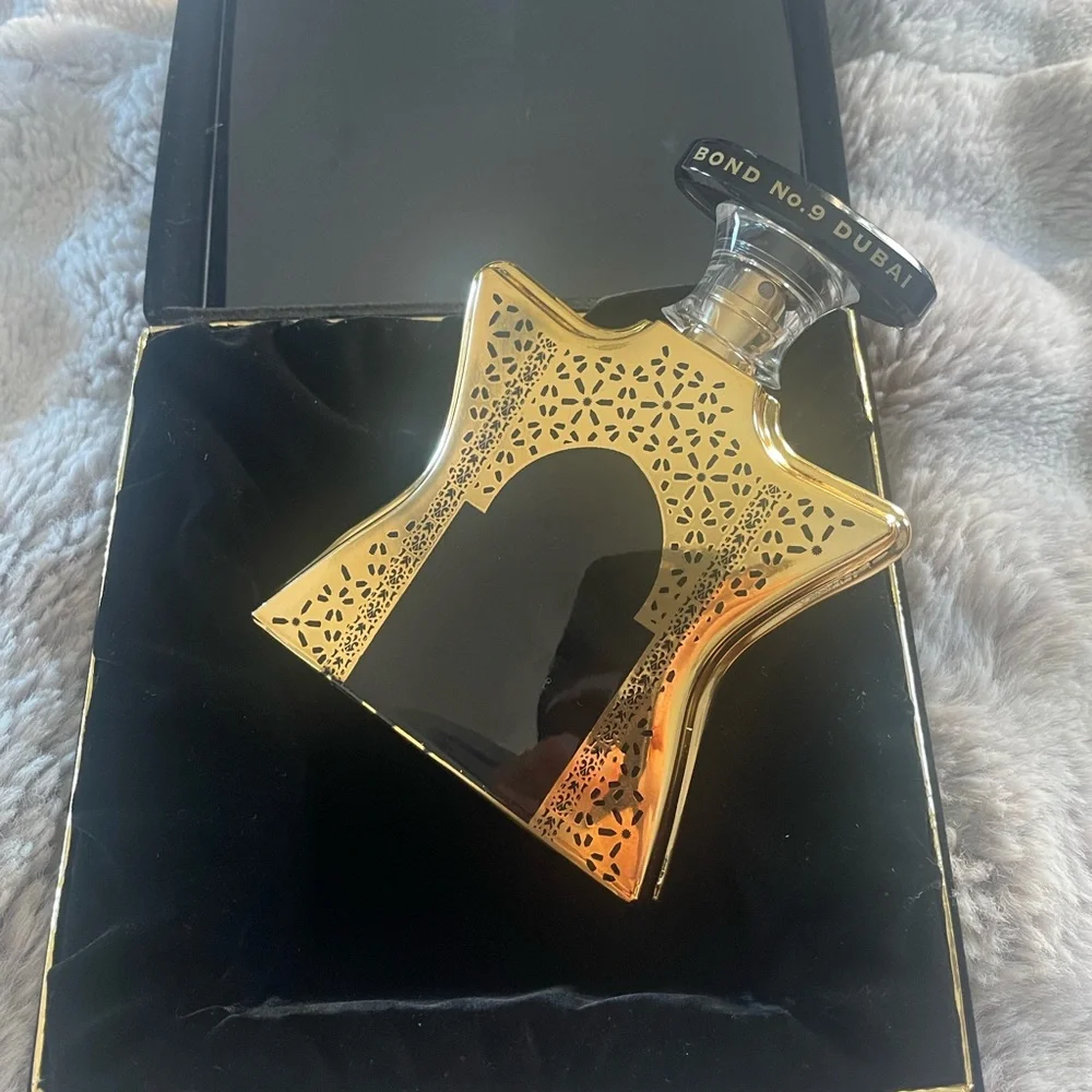 Bond No 9 Dubai Black Sapphire Perfume 3.3 oz/100 ml Eau De Parfum Unisex - Picture 2 of 6